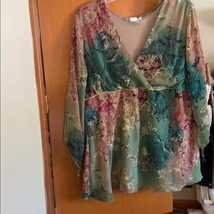 Dress Barn Women’s Green and Red Blouse 2x.